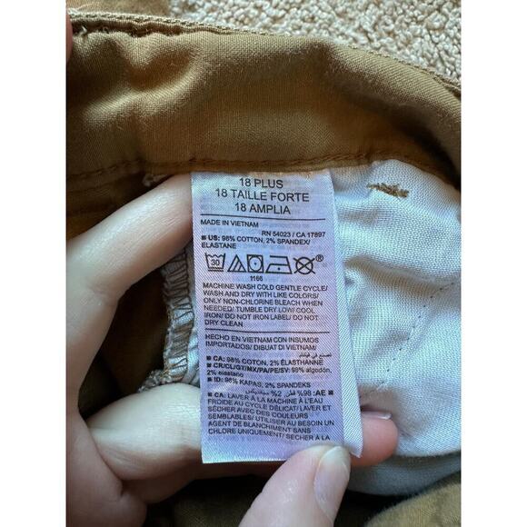 Old Navy Built-In Flex Mid-Rise Flat Front Chino Short Brown Boy's Size Plus 18 - Picture 3 of 5